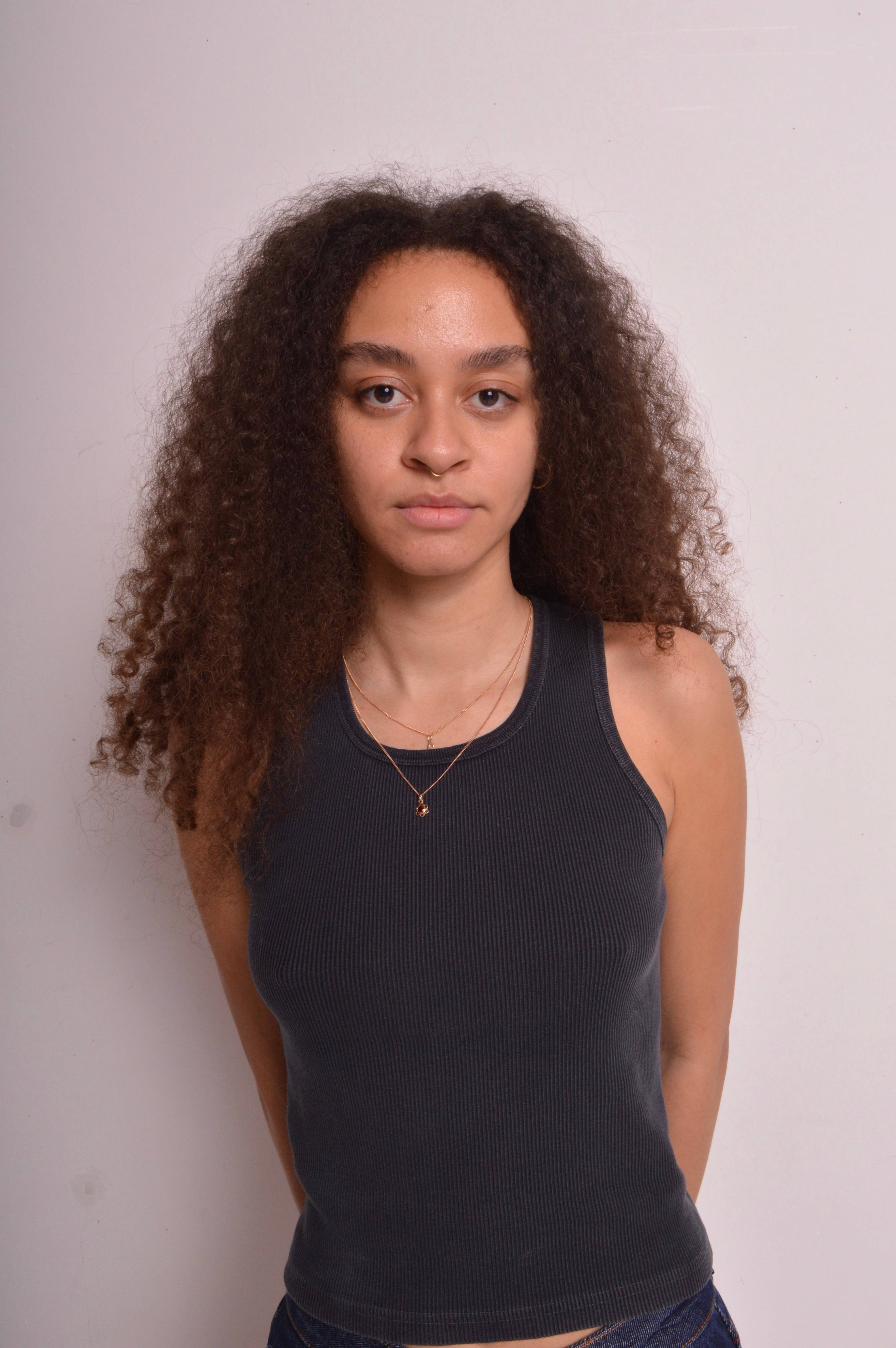 Image of Ellie Lewis