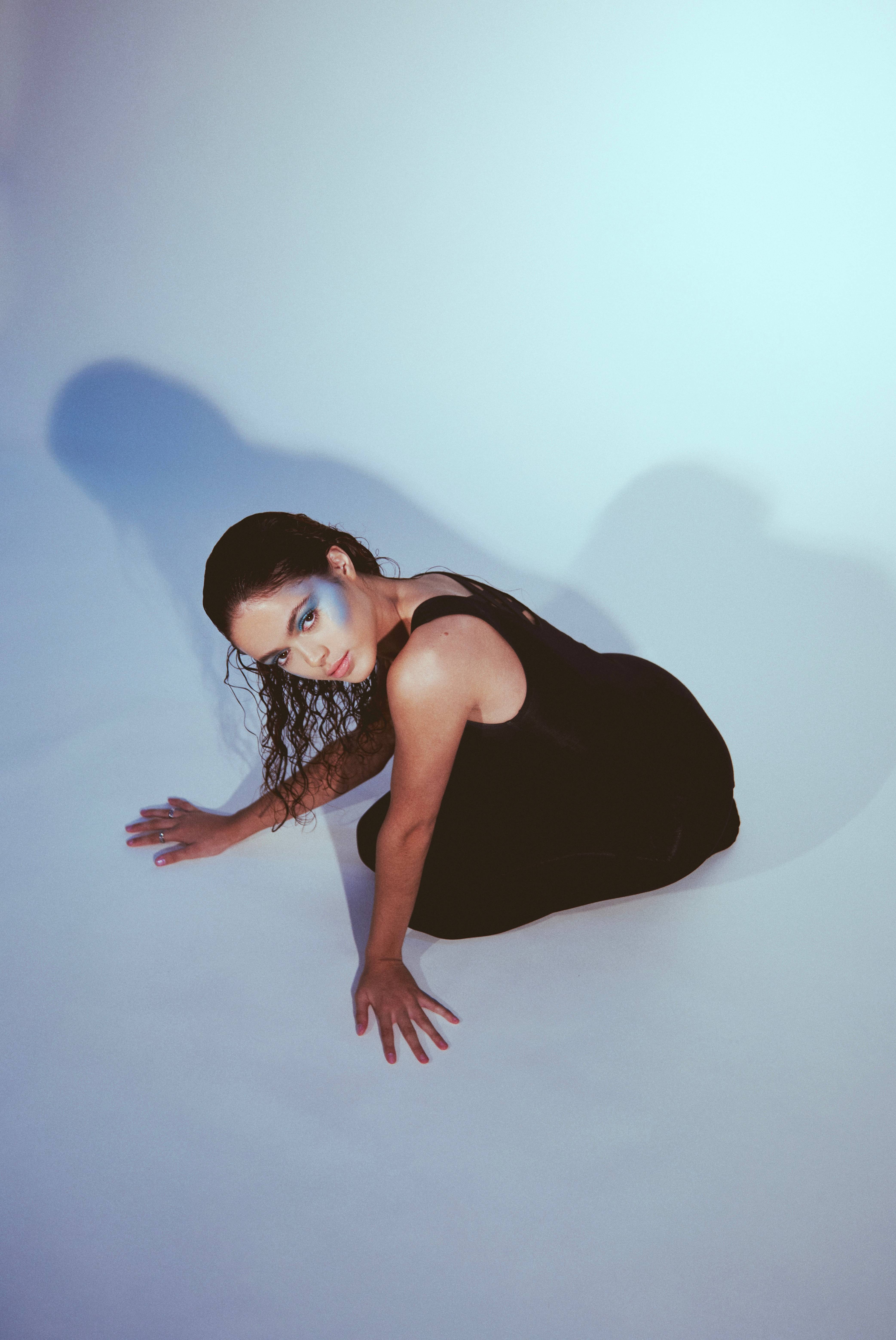 Contact - Iris Paiva De Almeida, image size:760x1136